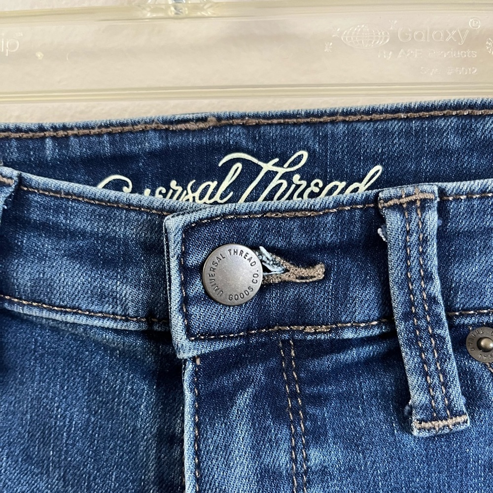 Universal Thread jeans - Picture 3 of 7